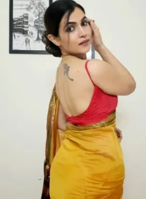A beautiful and slim bhabi escort girl available for cash payments.