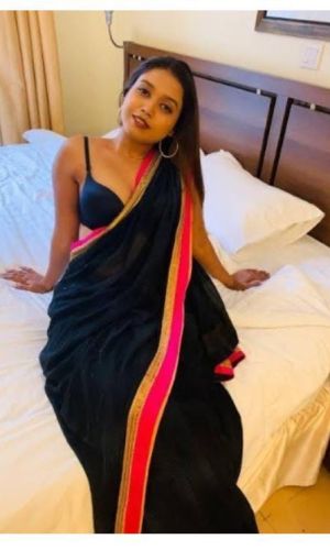 Let's enjoy that lustful sex with aunty, you're going to love me.