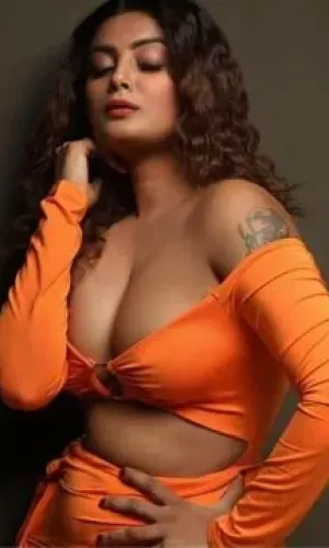 A top curvy and juicy bisexual hottie girl awaits.