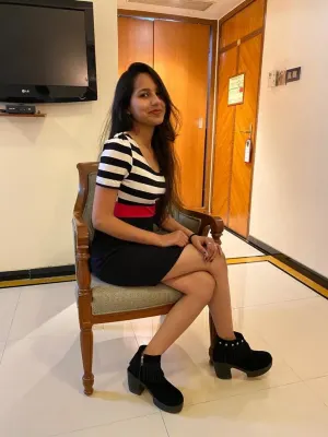 Free-spirited bisexual girl here for paid pleasure.