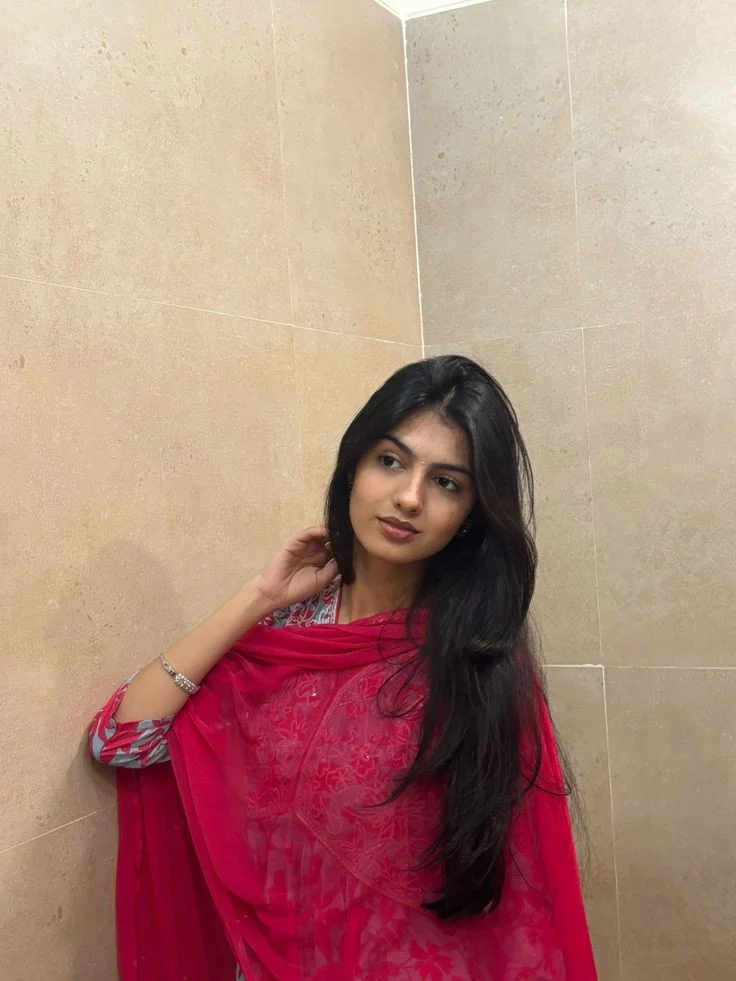 Hot sexy and cute slim university's student available in  Charbagh with hand cash payment