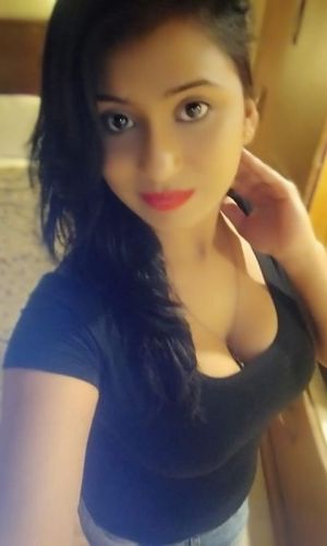 Escort lady available for best group sex giving