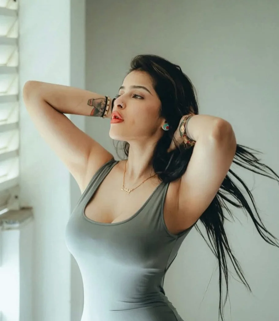  paharganj low cost best collage girls available