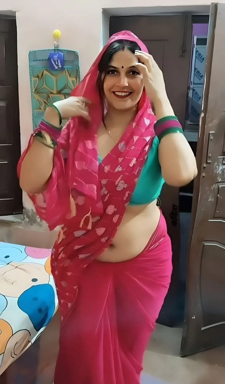 Panaji hot sexy curvy aunty escort call girl available with threesome/gangbang fucking