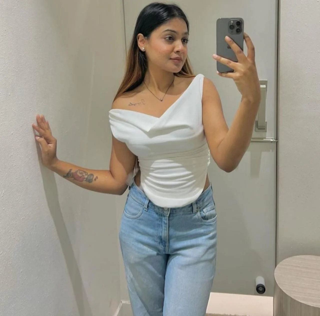 Enjoy a date with Amritsar young escort girl