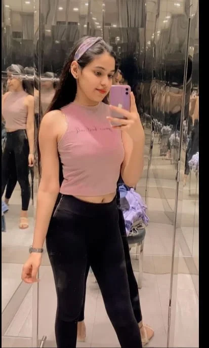 Young college escort girl available with cash payment