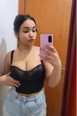 A dusky beauty video call escort girl service in Chandigarh waiting to fulfil all your needs